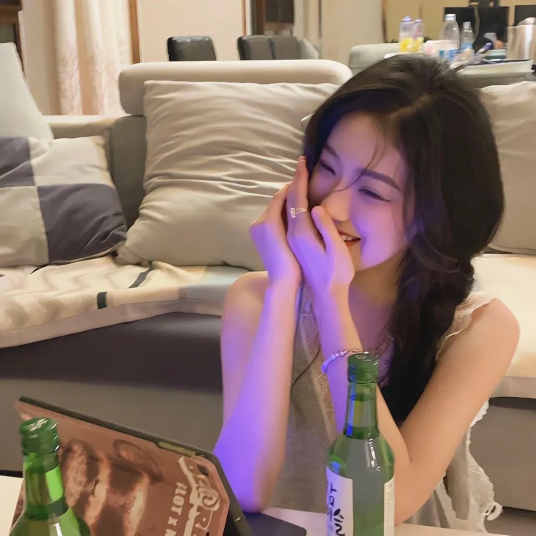 雅莉丝的照片海报
